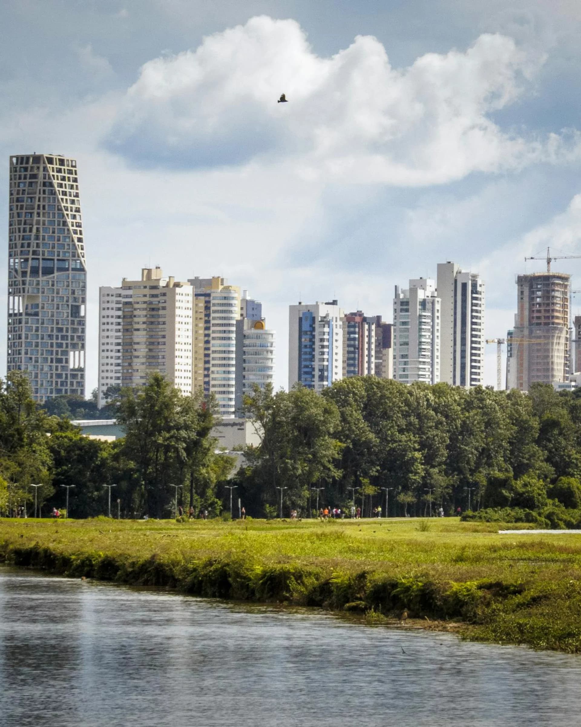 Curitiba: Sofisticação, Qualidade de Vida e Oportunidades no Mercado Imobiliário de Alto Padrão